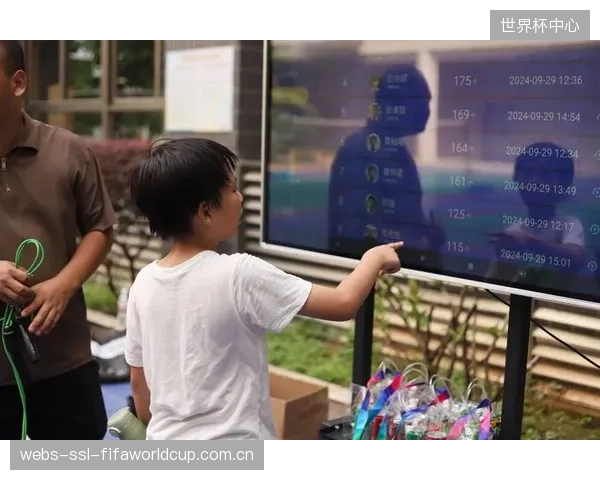 即便单个体育场馆已实现高度智能化,但不同场馆、不同系统间的数据孤岛问题依旧严峻,谁来打破这些壁垒? 即便单个体育场馆已实现高度智能化,但不同场馆、不同系统间的数据孤岛问题依旧严峻,谁来打破这些壁垒?